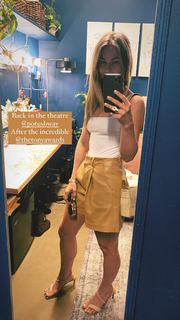 Julianne Hough feet photo thumbnail