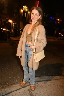 Julianne Hough feet photo thumbnail