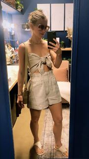 Julianne Hough feet photo thumbnail