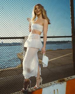 Julianne Hough feet photo thumbnail