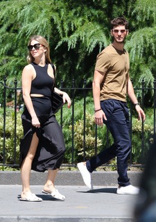 Julianne Hough feet photo thumbnail