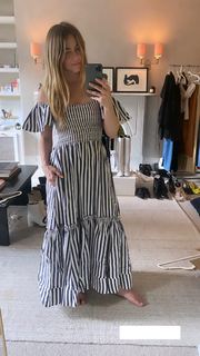 Julianne Hough feet photo thumbnail