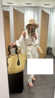 Julianne Hough feet photo thumbnail