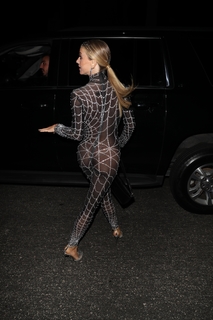 Julianne Hough feet photo thumbnail
