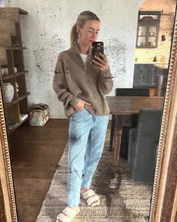 Julianne Hough feet photo thumbnail
