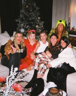 Julianne Hough feet photo thumbnail