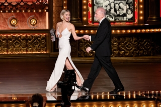 Julianne Hough feet photo thumbnail