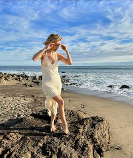 Julianne Hough feet photo thumbnail