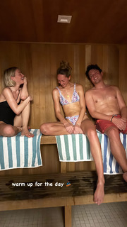 Julianne Hough feet photo thumbnail