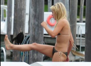 Julianne Hough feet photo thumbnail