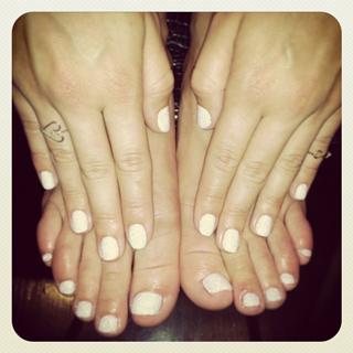 Julianne Hough feet photo thumbnail