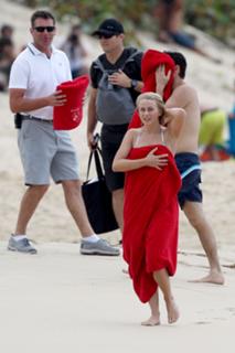 Julianne Hough feet photo thumbnail