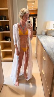 Julianne Hough feet photo thumbnail