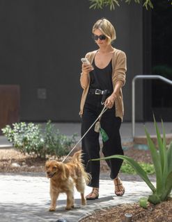 Julianne Hough feet photo thumbnail