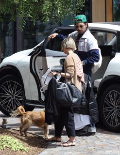 Julianne Hough feet photo thumbnail