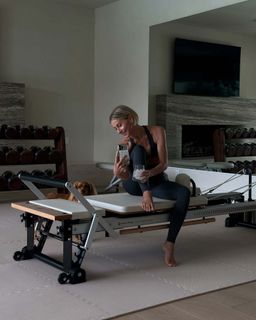 Julianne Hough feet photo thumbnail