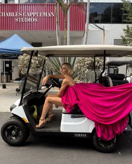 Julianne Hough feet photo thumbnail