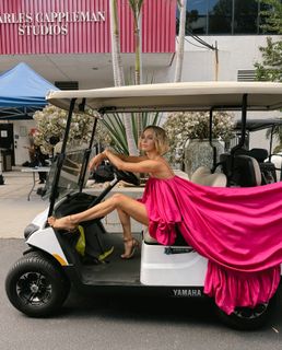 Julianne Hough feet photo thumbnail