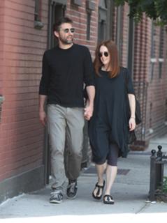 Julianne Moore feet photo thumbnail