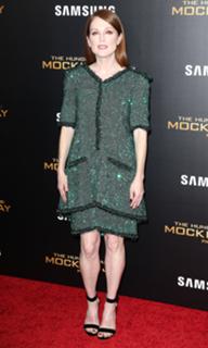 Julianne Moore feet photo thumbnail
