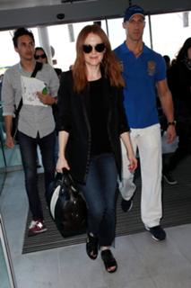Julianne Moore feet photo thumbnail