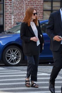 Julianne Moore feet photo thumbnail