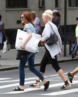 Julianne Moore feet photo thumbnail