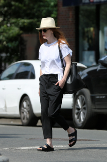 Julianne Moore feet photo thumbnail