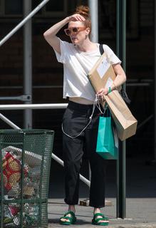 Julianne Moore feet photo thumbnail