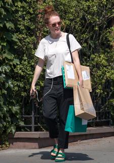 Julianne Moore feet photo thumbnail