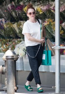Julianne Moore feet photo thumbnail