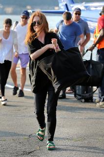 Julianne Moore feet photo thumbnail