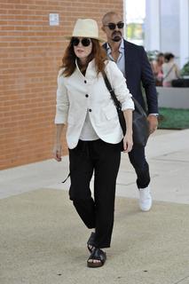 Julianne Moore feet photo thumbnail