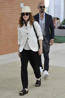 Julianne Moore feet photo thumbnail