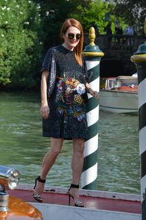 Julianne Moore feet photo thumbnail