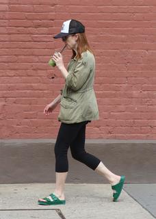 Julianne Moore feet photo thumbnail