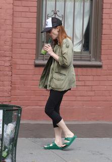 Julianne Moore feet photo thumbnail