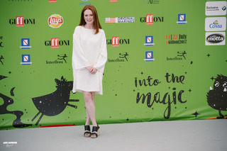 Julianne Moore feet photo thumbnail