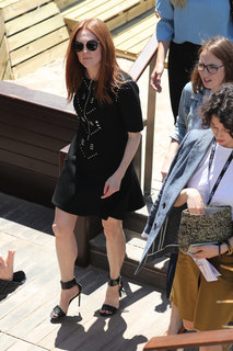 Julianne Moore feet photo thumbnail