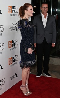 Julianne Moore feet photo thumbnail