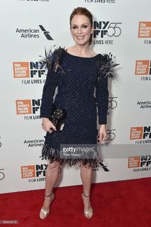 Julianne Moore feet photo thumbnail