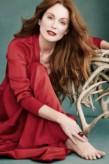 Julianne Moore feet photo thumbnail