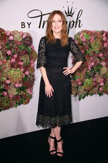 Julianne Moore feet photo thumbnail