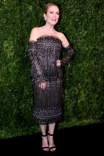 Julianne Moore feet photo thumbnail