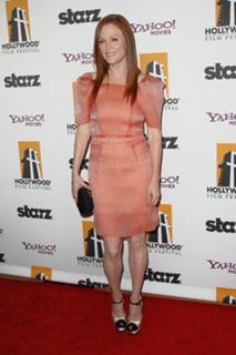Julianne Moore feet photo thumbnail