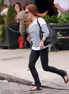 Julianne Moore feet photo thumbnail