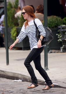 Julianne Moore feet photo thumbnail