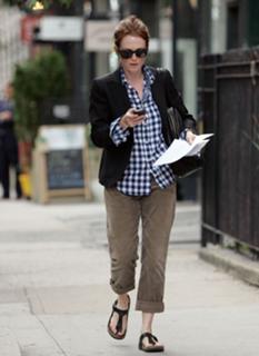 Julianne Moore feet photo thumbnail