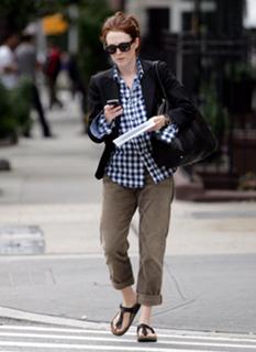 Julianne Moore feet photo thumbnail