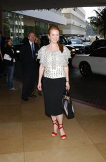 Julianne Moore feet photo thumbnail